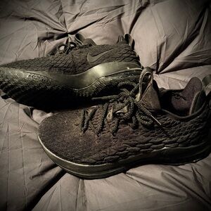 Nike LeBron 15 Low—Blackout